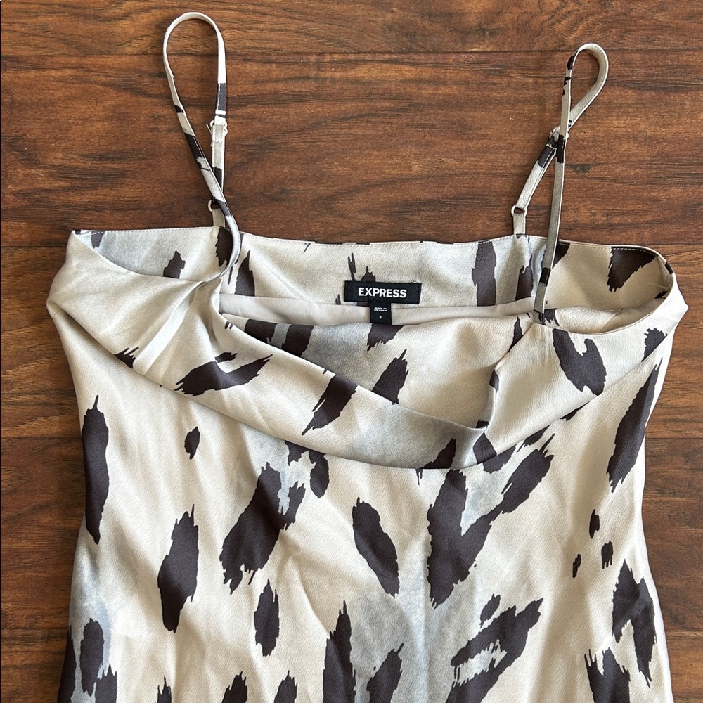 Express Black and Cream Patterned Midi Dress - Picture 3 of 8